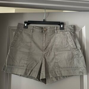 A New Day Women's Green Cargo Shorts Size 14